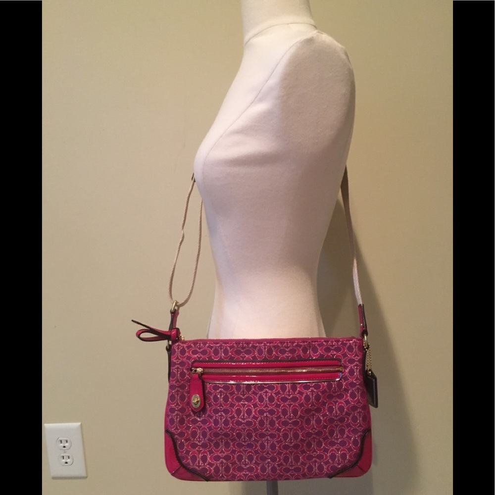 Coach Poppy Signature East West Crossbody Bag EUC